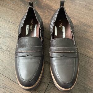 Vionic Women's Dark Brown Leather Cynthia II Loafers